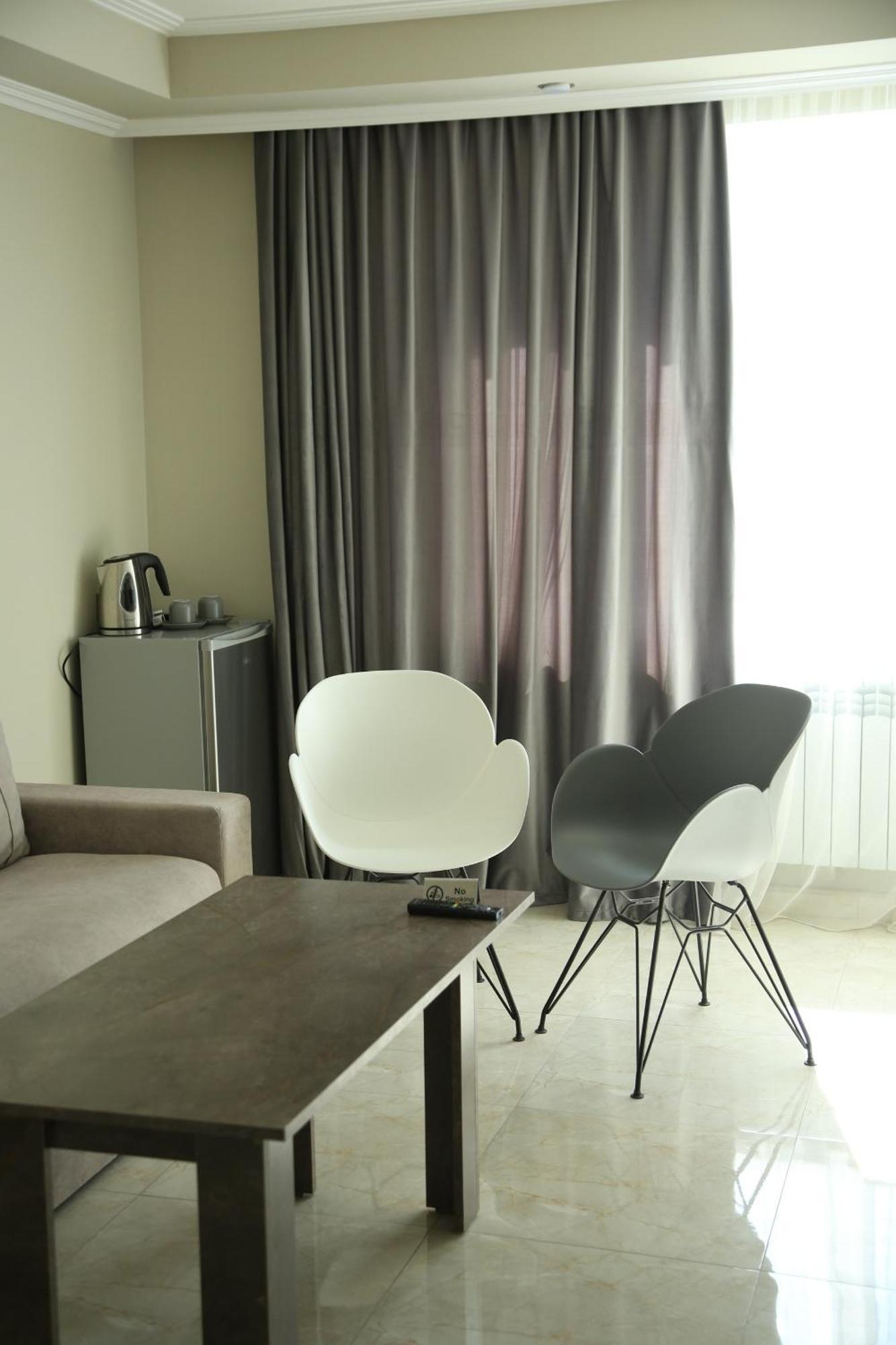 Vell Grey Hotel Martuni Exteriör bild