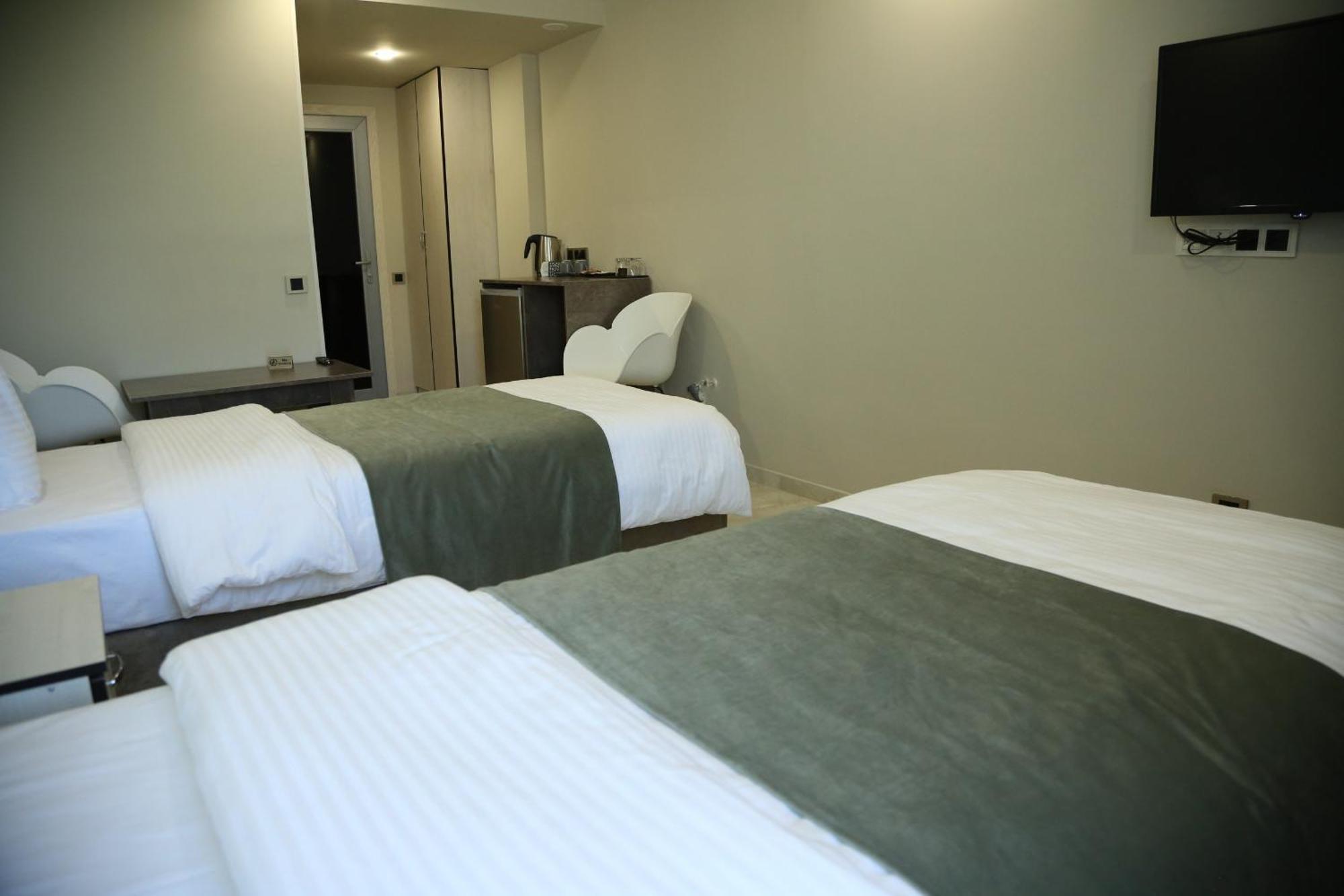 Vell Grey Hotel Martuni Exteriör bild